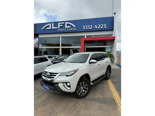 Carro Toyota SW4 2017 2.8 TDI SRX 7L 4x4 (Aut)