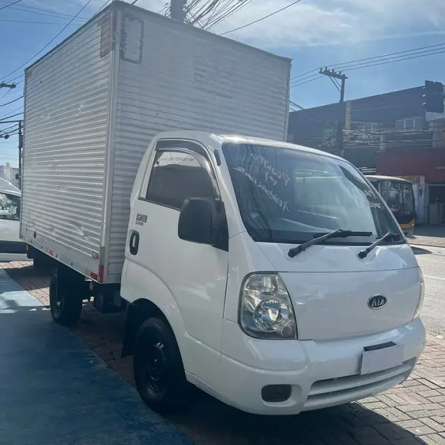 Carro Kia Bongo 2012 2.5 DLX 4X2 c simples RD com carroceria