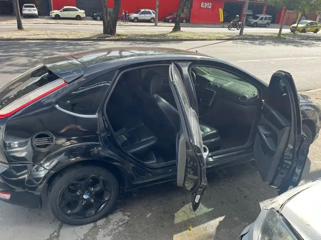 Carro Ford Focus Hatch 2011 Titanium 2.0 16V (Aut)