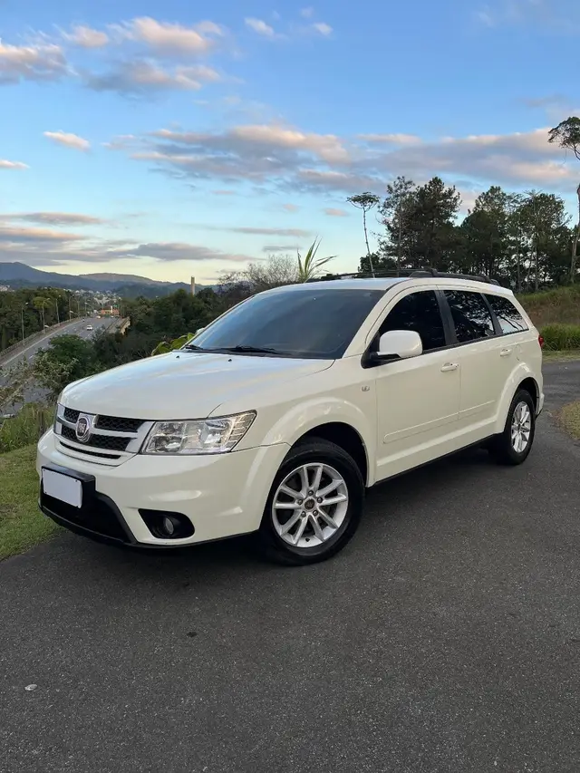Carro Fiat Freemont 2014 2.4 16V Precision (Aut)