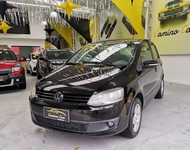 Carro Volkswagen Fox 2014 1.0 TEC (Flex) 4p