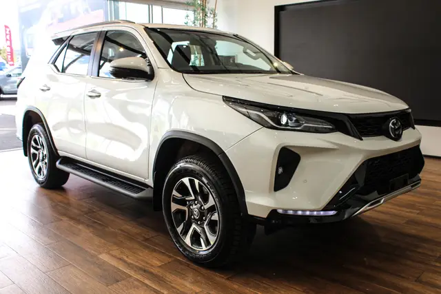 Carro Toyota SW4 2026 SRX Platinum 2.8 Turbodiesel 4x4 (Aut.) (7 Lugares)