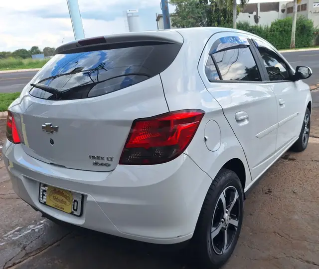 Carro Chevrolet Onix 2015 1.4 LT SPE/4