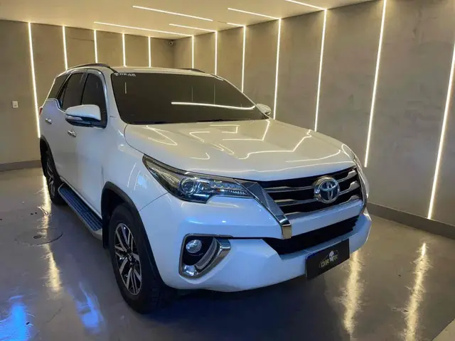 Carro Toyota SW4 2017 2.8 TDI SRX 7L 4x4 (Aut)