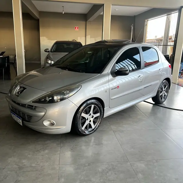 Carro Peugeot 207 2013 Hatch Quicksilver 1.6 (flex)