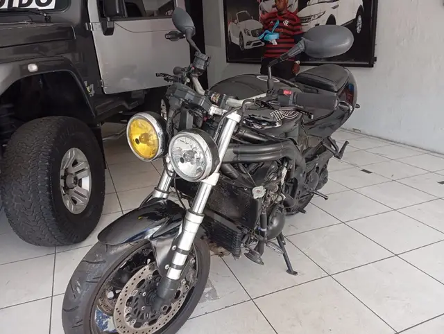 Carro Triumph Daytona 2006 955 I
