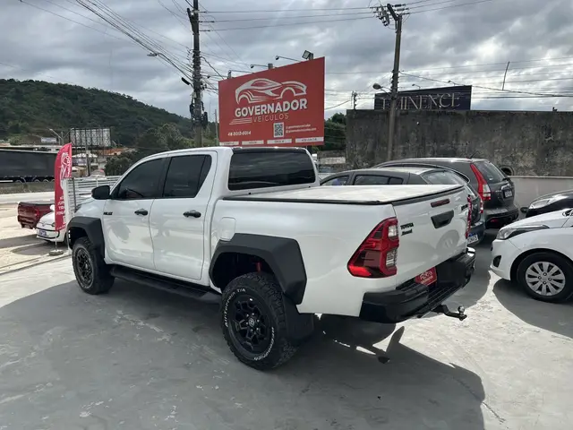 Carro Toyota Hilux Cabine Dupla 2024 GR-Sport 4x4 2.8 Diesel