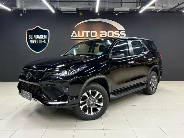 Carro Toyota SW4 2025 SRX Platinum 2.8 Turbodiesel 4x4 (Aut.) (7 Lugares)