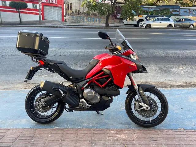 Carro Ducati Multistrada 2021 950 S