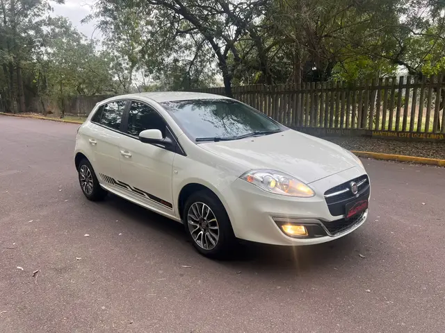Carro Fiat Bravo 2016 Essence 1.8 16V (Flex)