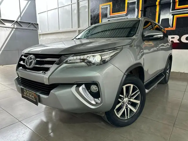 Carro Toyota SW4 2016 2.8 TDI SRX 5L 4x4 (Aut)