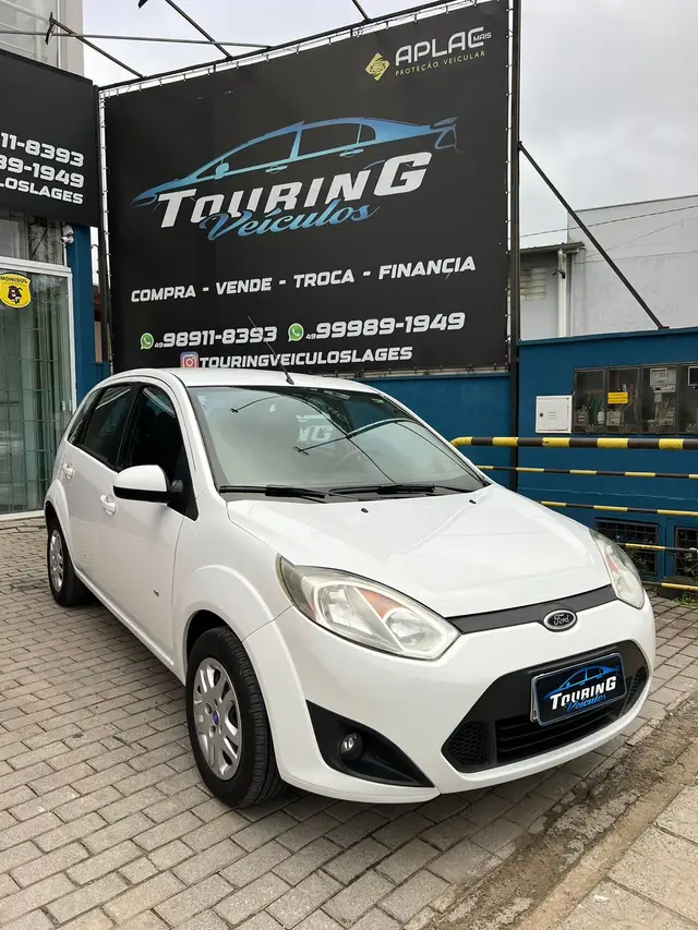 Carro Ford Fiesta Hatch 2014 SE Plus 1.6 RoCam (Flex)