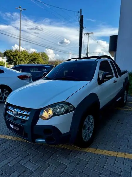 Carro Fiat Strada 2011 Adventure Locker 1.8 16V (Cabine Estendida)