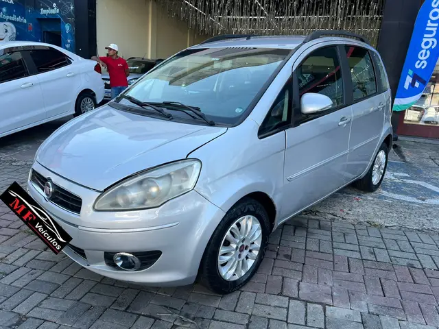Carro Fiat Idea 2013 Attractive 1.4 8V (Flex)