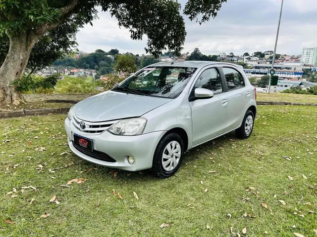 Carro Toyota Etios 2014 X 1.3 (Flex)