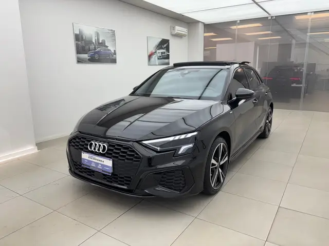 Carro Audi A3 2024 2.0 Sed.Perf. Black TFSI S-tr. (Hib.)
