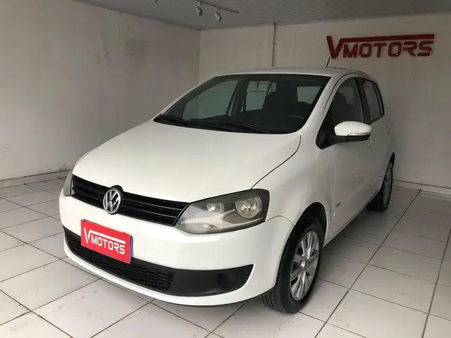 Carro Volkswagen Fox 2013 1.0 TEC (Flex) 4p