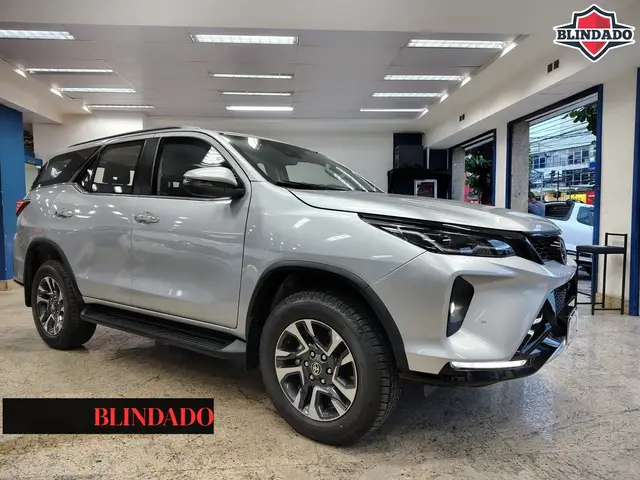 Carro Toyota SW4 2025 SRX Platinum 2.8 Turbodiesel 4x4 (Aut.) (7 Lugares)