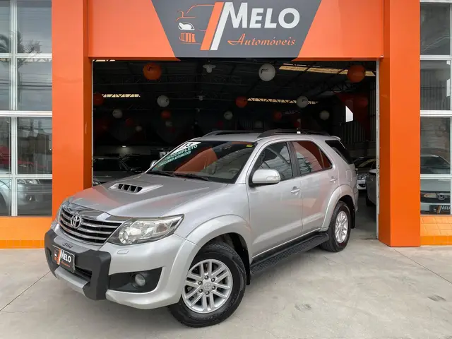Carro Toyota Hilux SW4 2013 SRV 3.0 TDI 4X4 (5 Lugares)