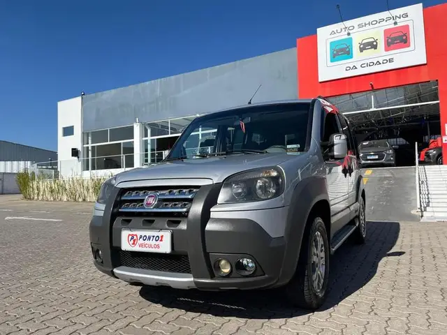 Carro Fiat Doblò 2013 Adventure 1.8 16V (Flex)