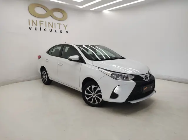 Carro Toyota Yaris Sedan 2023 XL 1.5 Flex 16V 4p Aut.