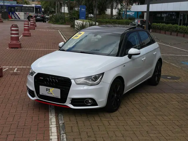 Carro Audi A1 2013 1.4 TFSI Attraction S Tronic