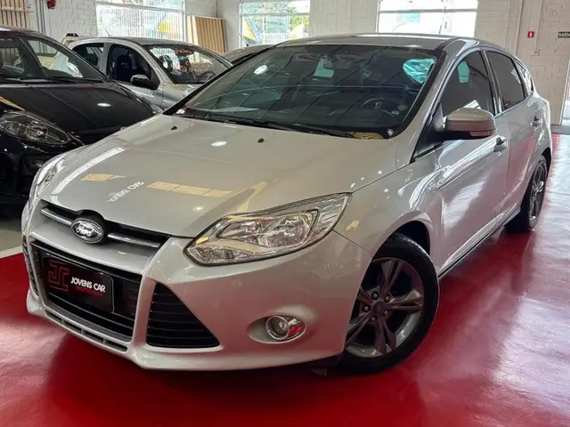 Carro Ford Focus Hatch 2015 SE 1.6 16V TiVCT PowerShift