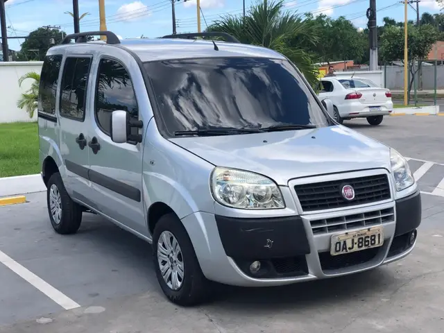 Carro Fiat Doblò 2014 Essence 1.8 16V (Flex)