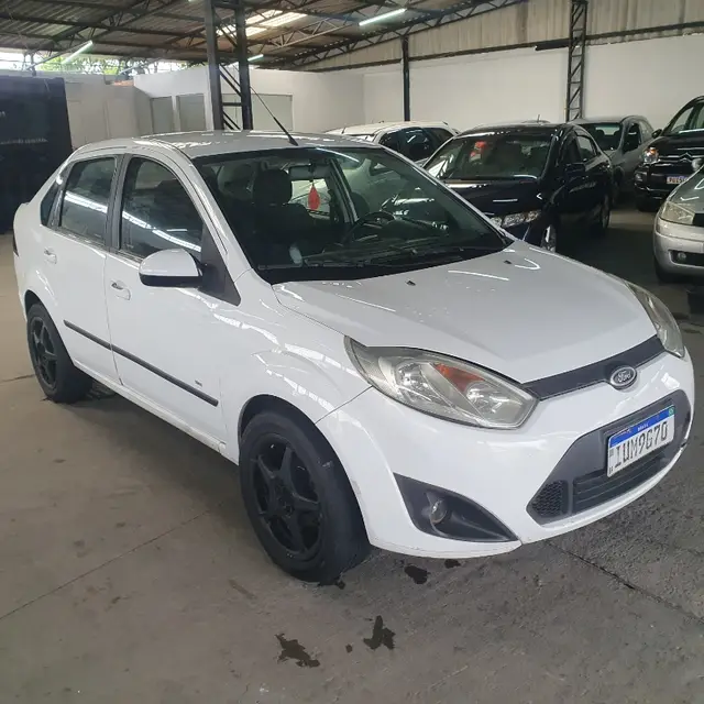 Carro Ford Fiesta Sedan 2014 SE Plus 1.6 RoCam (Flex)