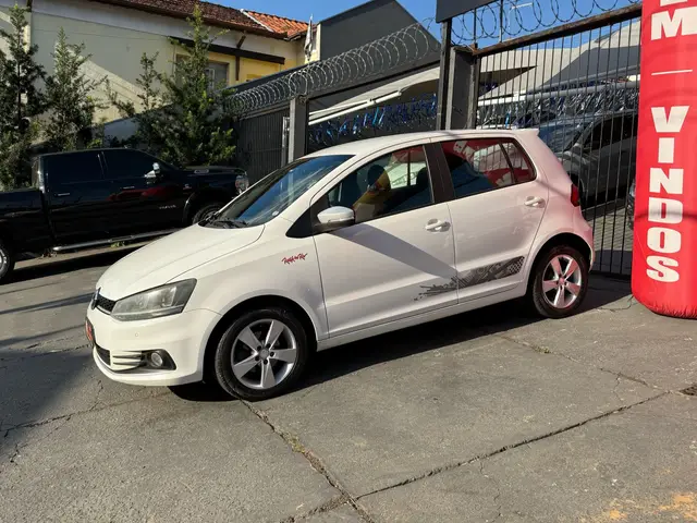 Carro Volkswagen Fox 2016 1.6 MSI Rock in Rio (Flex)