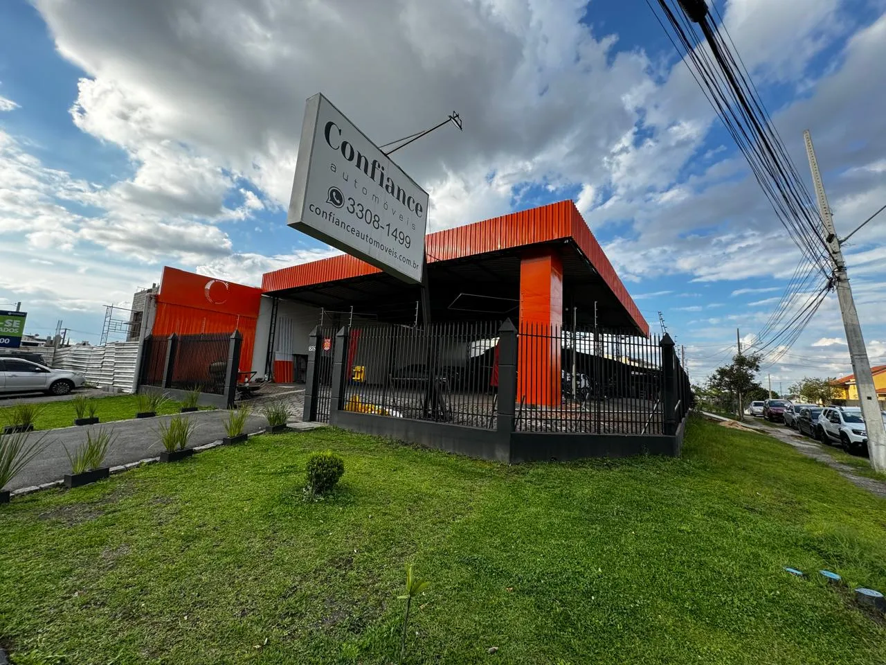 Fachada da loja Confiance Automoveis - Curitiba - PR
