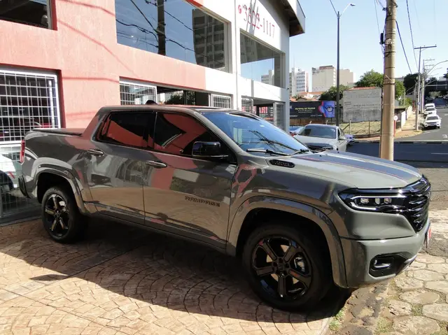 Carro RAM Rampage 2024 R/T 2.0 Turbo