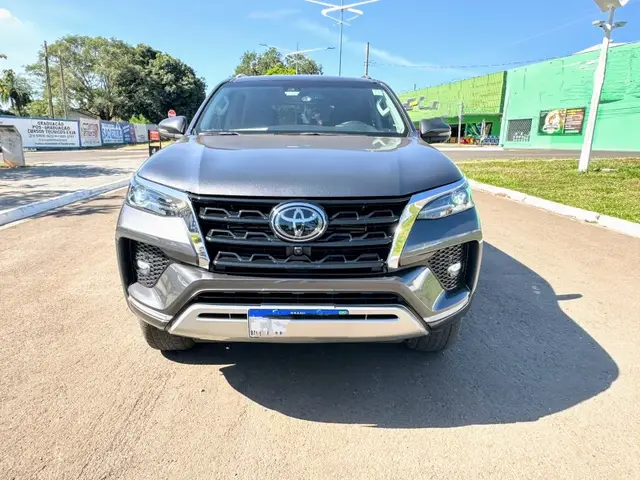 Carro Toyota SW4 2024 SRX 2.8 Turbodiesel 4x4 (Aut.) (7 Lugares)