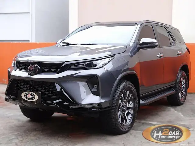 Carro Toyota SW4 2025 SRX Platinum 2.8 Turbodiesel 4x4 (Aut.) (7 Lugares)