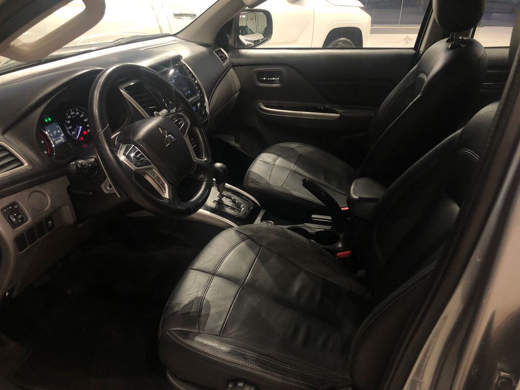 L200 Triton Sport Sport 2.4 DID-H HPE 4WD (Aut)