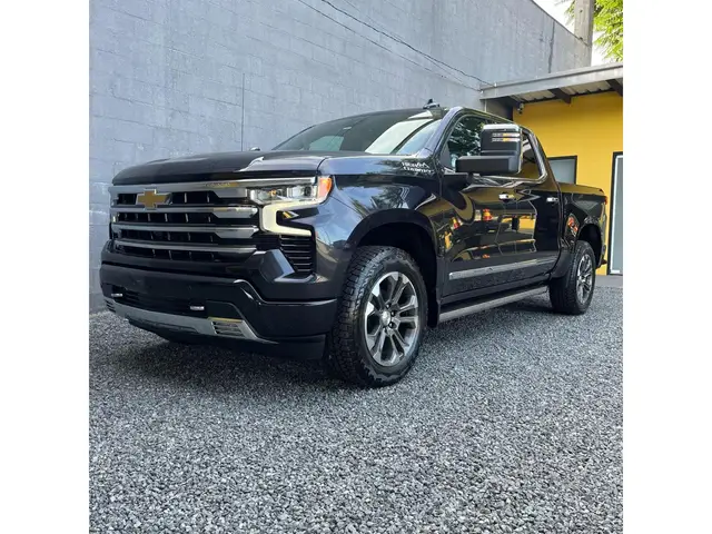 Carro Chevrolet Silverado 2024 High Country 5.3
