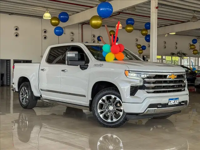 Carro Chevrolet Silverado 2024 High Country 5.3
