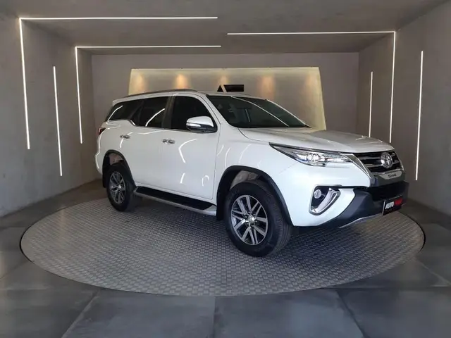 Carro Toyota SW4 2017 2.8 TDI SRX 5L 4x4 (Aut)