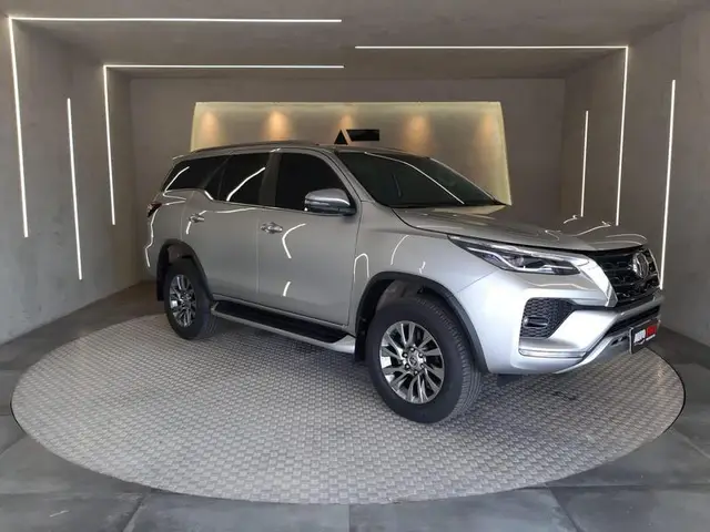 Carro Toyota SW4 2022 SRX 2.8 turbodiesel 7L 4x4 (Aut)