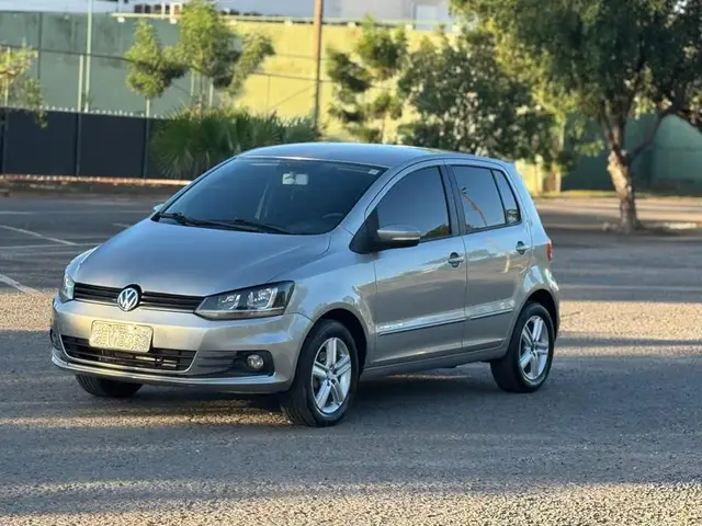 Carro Volkswagen Fox 2016 1.0 MPI BlueMotion (Flex)