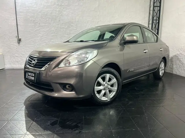 Carro Nissan Versa 2013 1.6 16V SL (Flex)