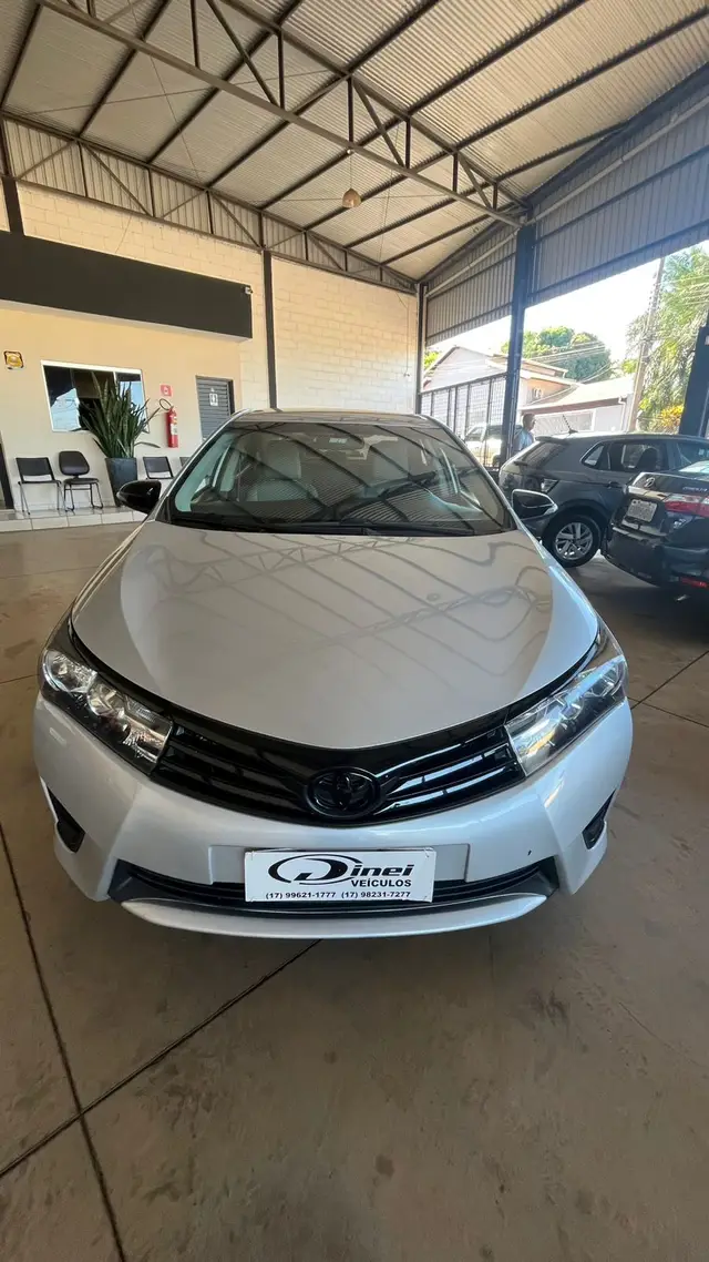 Carro Toyota Corolla 2015 Sedan 1.8 Dual VVT-i GLi Multi-Drive (Flex)