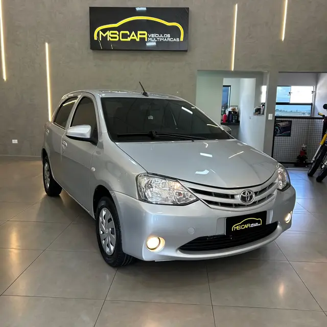 Carro Toyota Etios 2017 X 1.3 (Flex)