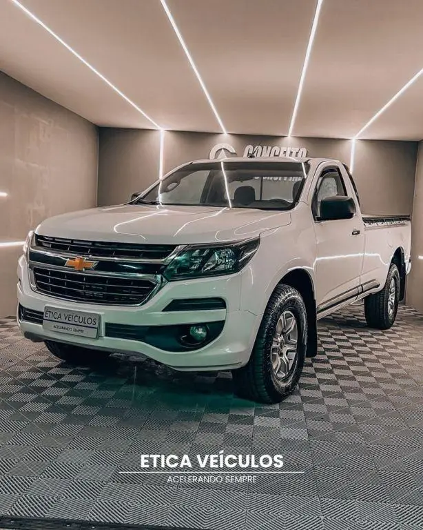 Carro Chevrolet S10 Cabine Simples 2017 S10 2.8 CTDi Chassi Cabine LS 4WD