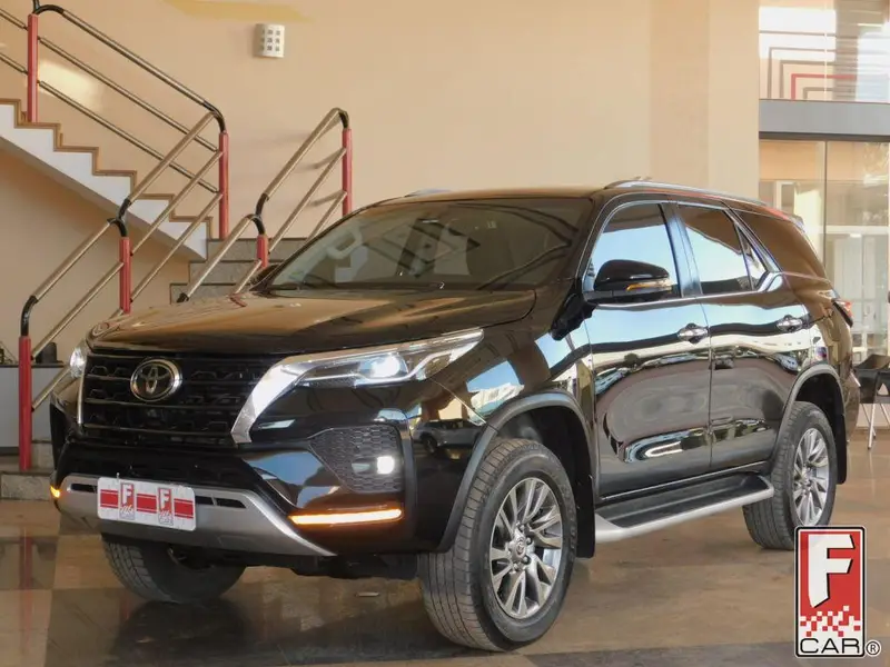 Toyota SW4 SRX 2.8 turbodiesel 7L 4x4 (Aut)