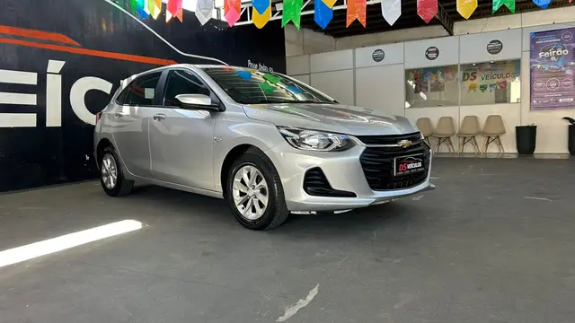 Carro Chevrolet Onix 2023 LT 1.0