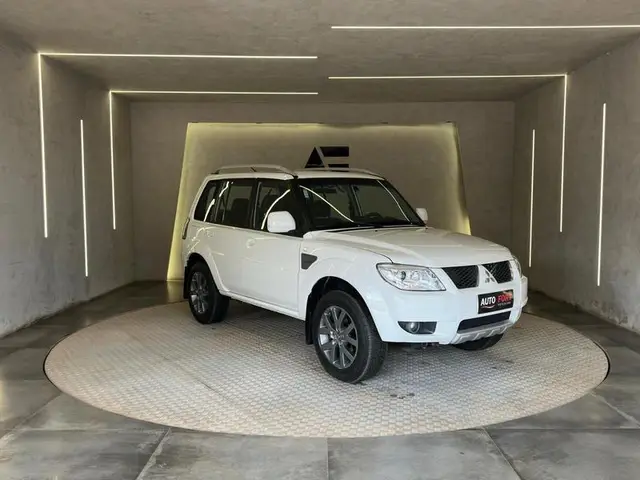 Carro Mitsubishi Pajero TR4 2013 2.0 16V 4x2 (Flex)