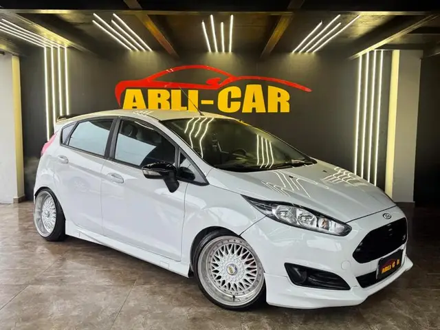 Carro Ford Fiesta Hatch 2016 SE Plus 1.6 RoCam (Flex)