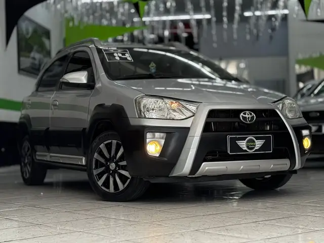 Carro Toyota Etios 2014 Cross 1.5 (Flex)