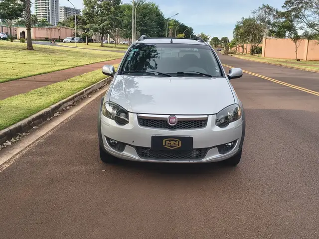 Carro Fiat Strada 2015 Trekking 1.6 16V (Flex) (Cabine Dupla)